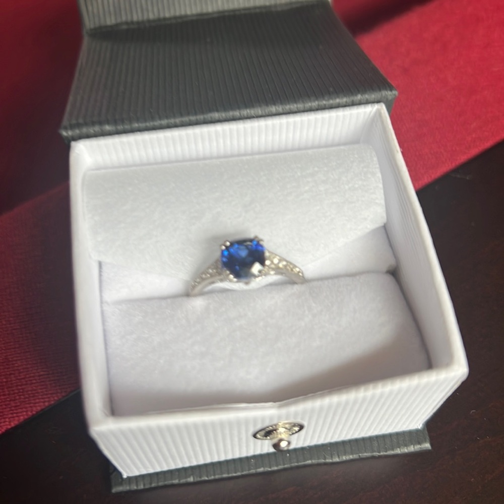 Cushion Cut 1.60ct Sapphire Dinner Ring
